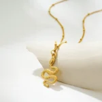Collana donna oro con ciondolo serpente e farfalla - immagine 4