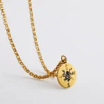 Ciondolo ovale vintage placcato oro con animali smaltati - immagine 4