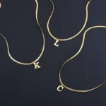 Collana lettera iniziale in acciaio dorato A-Z - immagine 5