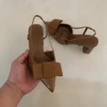 Scarpe decolleté bordeaux con tacco a spillo e fiocco - immagine 6