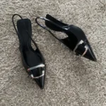Décolleté slingback nere in pelle con tacco a spillo - immagine 5