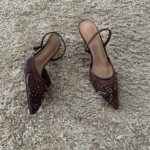 Sandali con tacco alto a punta eleganti con perline - immagine 4