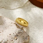 Anello donna in acciaio con zirconi cubici - immagine 4