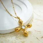 Collana unisex con croce spessa in acciaio inox oro 18K - immagine 5