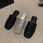 Mules da donna intrecciate con punta chiusa