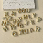 Collana iniziale placcata oro con zirconi lucenti - immagine 5