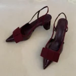 Scarpe decolleté bordeaux con tacco a spillo e fiocco - immagine 3