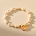 Bracciale donna con perle d’acqua dolce e catena oro - immagine 4