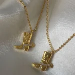 Collana con ciondolo stivale cowboy in zirconia cz dorata - immagine 5