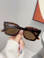 Occhiali da sole quadrati uomo/donna neri e leopardati - immagine 5