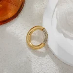 Anello minimal in oro 18K con mezze zirconie per donna - immagine 6