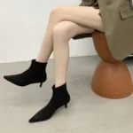 Stivaletti calzino donna in pelle scamosciata con tacco basso - immagine 4