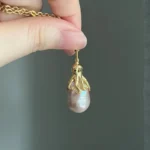 Collana vintage con perla barocca e ciondolo polpo - immagine 2