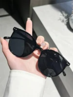 Set 2 occhiali da sole rotondi con rivetti decorativi - immagine 3