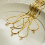 Collana lettera iniziale zirconi CZ placcata oro A-Z - immagine 5