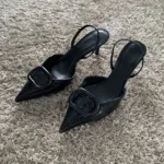 Décolleté nere da donna con tacco alto e cinturino - immagine 3