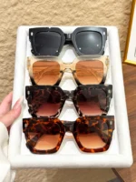 Set 4 occhiali da sole quadrati oversize retrò