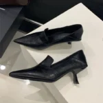 Décolleté donna in pelle morbida a punta con tacco sottile - immagine 3