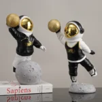 Statua astronauta sportivo in resina per decorazione casa