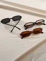 Set 3 occhiali da sole quadrati unisex per feste - immagine 2