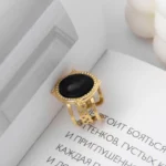 Anello aperto donna in acciaio oro con pietra nera - immagine 3