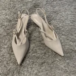 Sandali slingback donna con tacco medio a punta - immagine 2