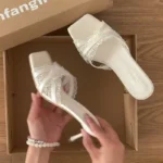 Ciabatte da donna in pizzo con tacco sottile