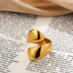 Anello donna in acciaio inox oro cupola irregolare - immagine 3