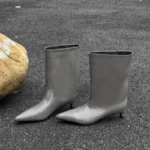 Stivali alti al ginocchio da donna con tacco basso - immagine 2