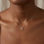 Collana iniziale F in oro con ciondolo minimal - immagine 4