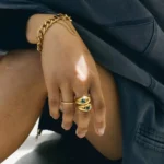 Anello donna cupola oro 18K con stella di cristallo rosa e blu - immagine 2