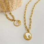 Collana vintage sole e luna con pendente a conchiglia - immagine 4