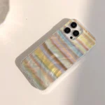 Cover iPhone arcobaleno minimal con piuma decorativa - immagine 3