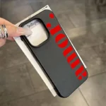 Custodia iPhone motivo lettera rossa morbida antiurto - immagine 4