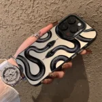 Cover iPhone serpente nero antiurto e antigraffio - immagine 4