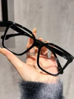 Occhiali geometrici eleganti con lenti trasparenti - immagine 3