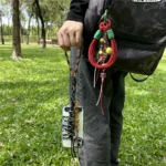 Portachiavi per telefono fatto a mano con perline, ideale anche per borse - immagine 2