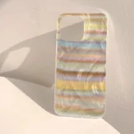 Cover iPhone arcobaleno minimal con piuma decorativa - immagine 2
