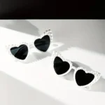 Set 2 occhiali a cuore con perle finte per feste e foto - immagine 2