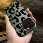 Custodia leopardata con placca argento per iPhone - immagine 4