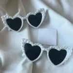 Set 2 occhiali a cuore con perle finte per feste e foto - immagine 3