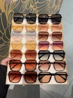 Set occhiali cat eye colorati unisex per festa e foto - immagine 5