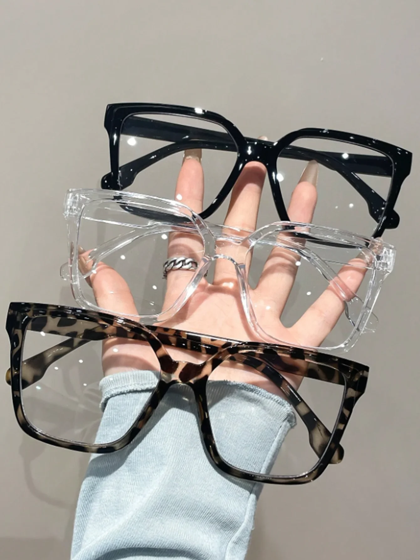 kf-Sc26c05a1fe024112a71132f8fbad92ccC Occhiali geometrici eleganti con lenti trasparenti - immagine 1