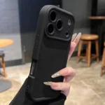 Cover protettiva morbida in silicone opaco per iPhone - immagine 4