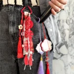 Portachiavi per telefono fatto a mano con perline, ideale anche per borse - immagine 6